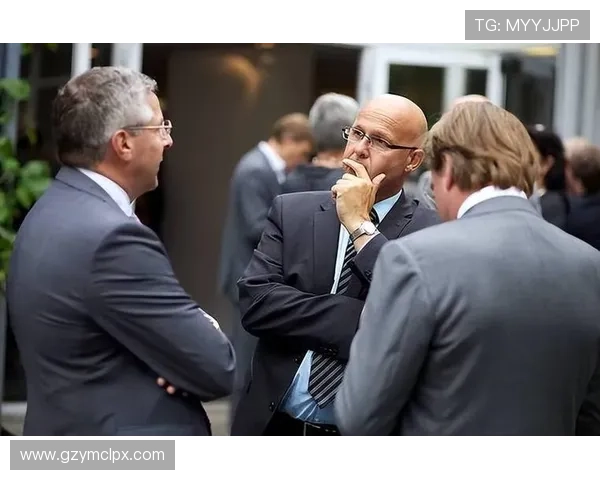 足球明星敬领导酒背后的故事与职场人际关系的微妙平衡